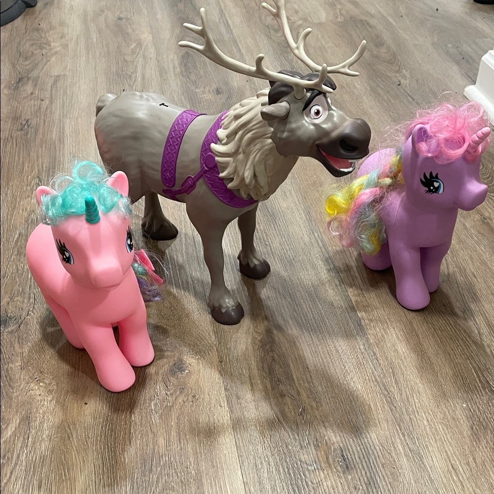Large Frozen Sven with 2 large pony toys